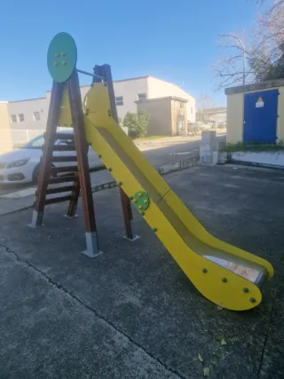 Toboganes diversos de uso público