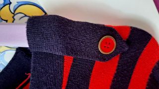 Jersey rayas rojas y negras