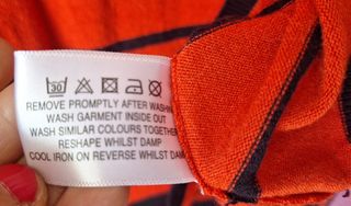 Jersey rayas rojas y negras