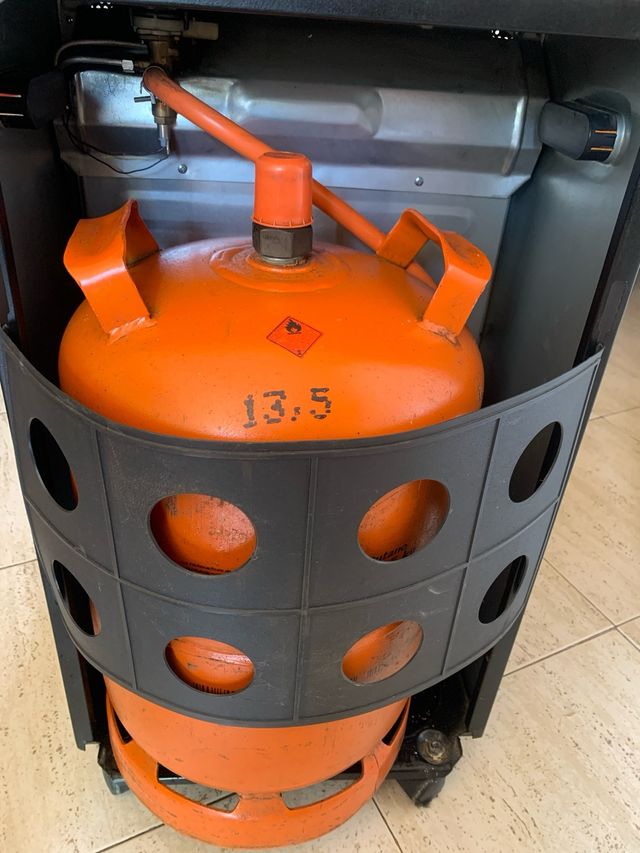 Estufa butano orbegozo , se incluye botella nueva 