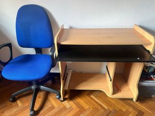 Mesa y silla de ordenaror