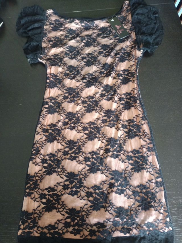 Vestido de encaje negro