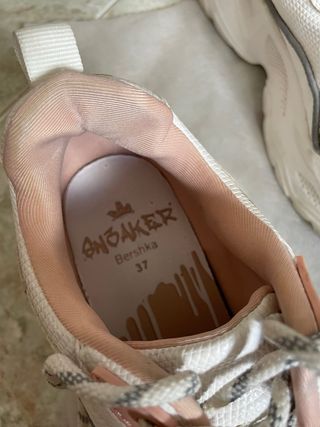 Zapatillas de bershka blancas y rosas