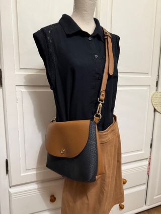 Conjunto falda, blusa y bolso