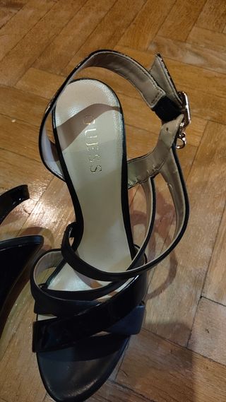 Tacones Guess 37 negros