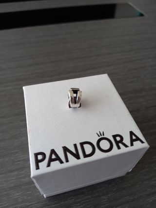 Charm Pandora plata
