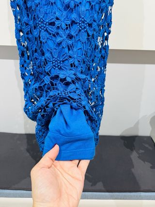Precioso vestido corto azul eléctrico de crochet sin mangas Solo envio