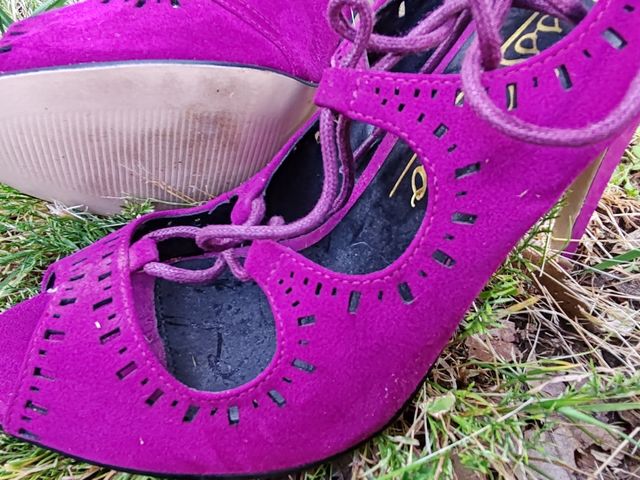 Scarpa camoscino fuxia con incrocio