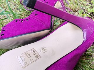 Scarpa camoscino fuxia con incrocio