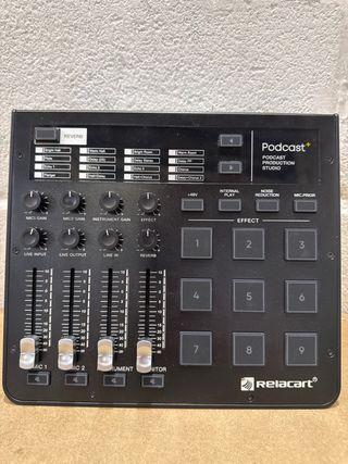 Mesa de audio para Podcast Relacart Podcast