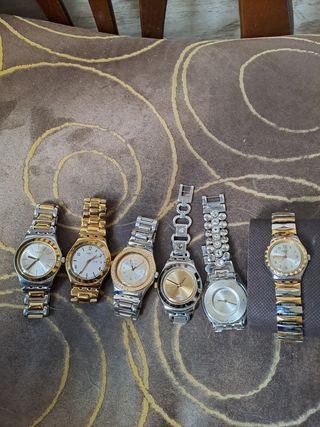 6 Relojes Swatch dorados y plateados 45 € cada uno