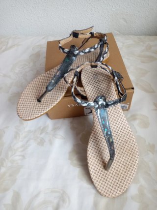 Sandalia joya estilo boho. Buen estado.