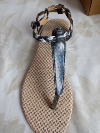 Sandalia joya estilo boho. Buen estado.