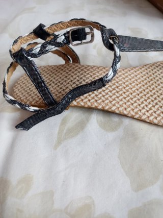 Sandalia joya estilo boho. Buen estado.