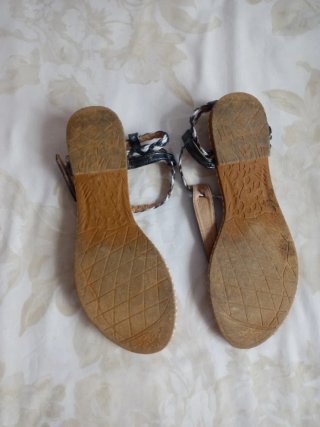 Sandalia joya estilo boho. Buen estado.
