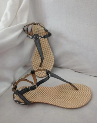 Sandalia joya estilo boho. Buen estado.