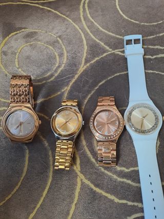 4 Relojes Swatch dorados y blancos 45 € cada uno