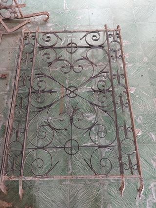 Rejas de forja antiguas. Balcones