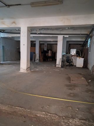 Local para almacén , 2 patios, 2 baños, oficina