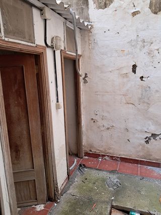 Local para almacén , 2 patios, 2 baños, oficina