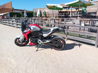 BMW F900R - Moto Impecable