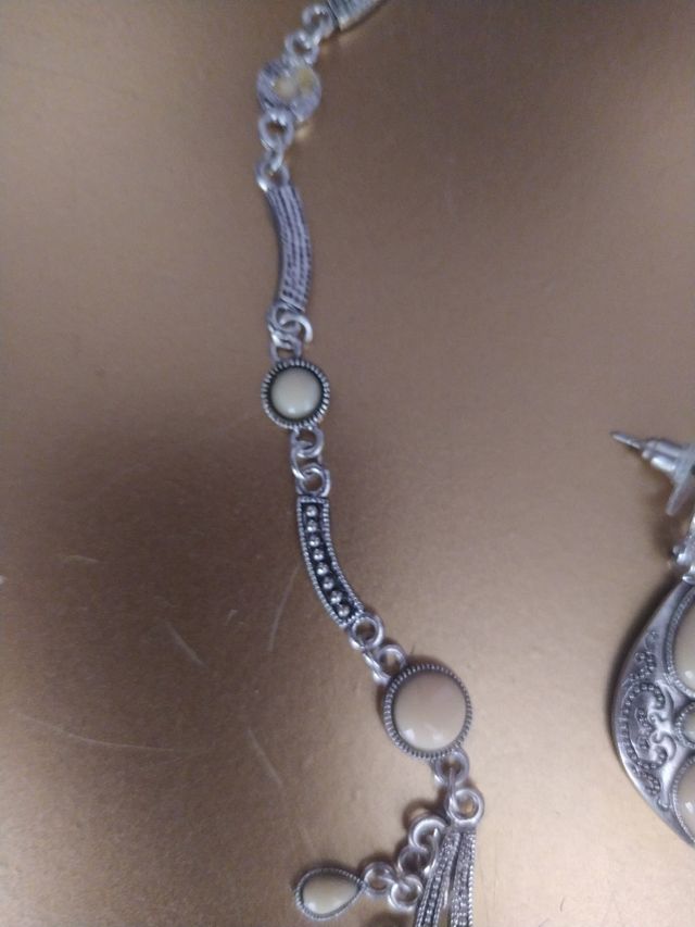 Collar y pendientes étnicos