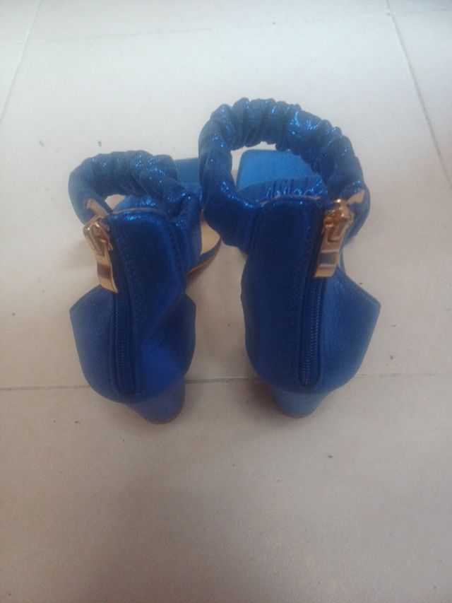 Sandalias azul electrico de tacón de 8.5 cm