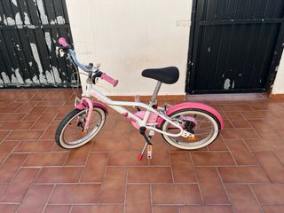 Bicicleta niña BTWIN 16" rosa
y moto de bateria