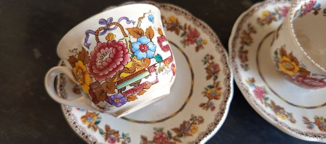 Juego de dos tazas y platos vintage
