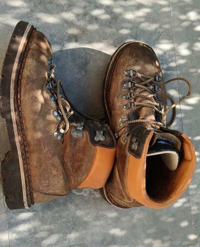 Botas montaña cuero marrón
