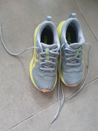 Zapatillas Asics talla 34,5