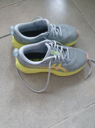 Zapatillas Asics talla 34,5
