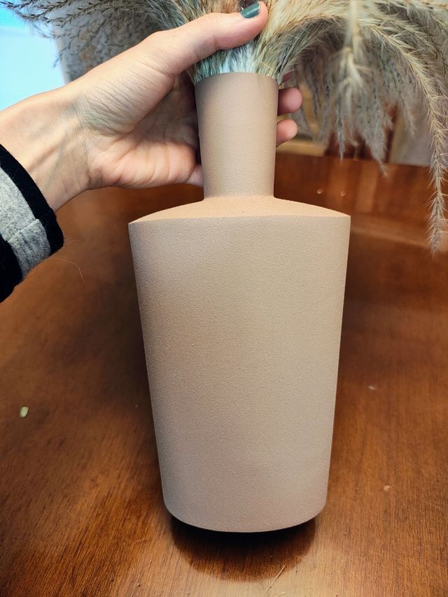 Florero metálico rosa