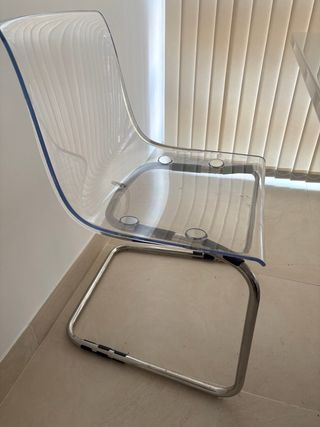 4 sillas comedor de metacrilato  y se regAla mesa 