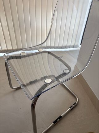 4 sillas comedor de metacrilato  y se regAla mesa 