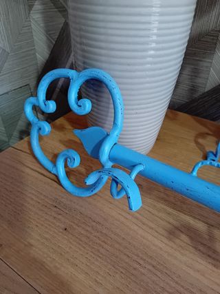 Appendiabiti con chiave turchese shabby chic