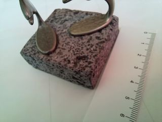 Escultura Delfines Metal Gris,sobre basalto