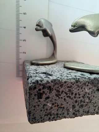Escultura Delfines Metal Gris,sobre basalto