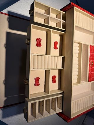 Joyero de piel cocodrilo rojo grande y precioso