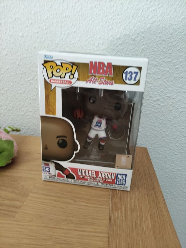 Funko Pop! Ryu & Brite Bomber y Michael Jordan.