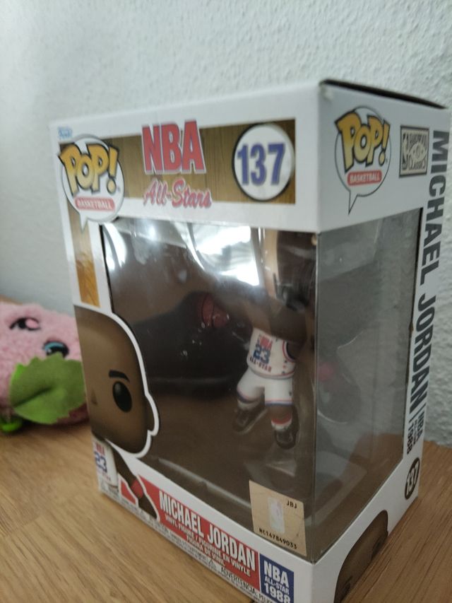 Funko Pop! Ryu & Brite Bomber y Michael Jordan.