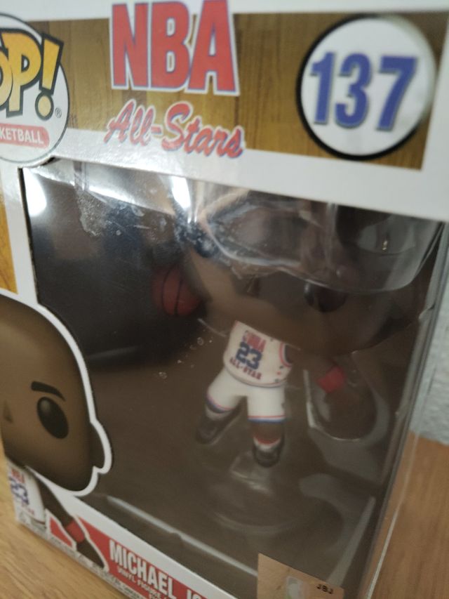 Funko Pop! Ryu & Brite Bomber y Michael Jordan.