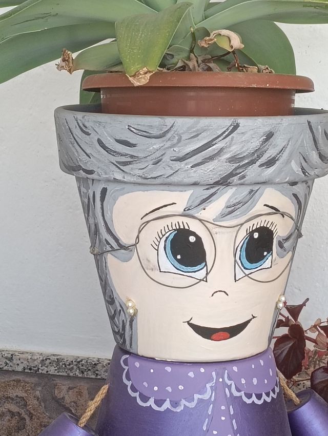 Decoración de macetas 
Muñemacetas 