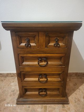 Cabecero y mesitas de noche madera.