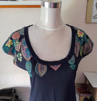 Camiseta verano Desigual mujer talla S o 36-38. 