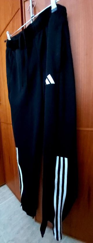 Pantalon Adidas talla S  Super bien estado