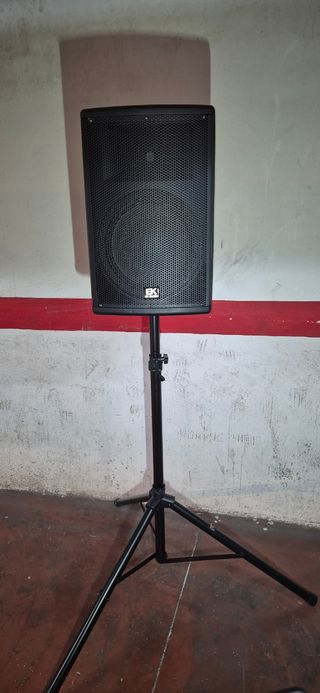 Altavoces EK audio 1200 vatios.