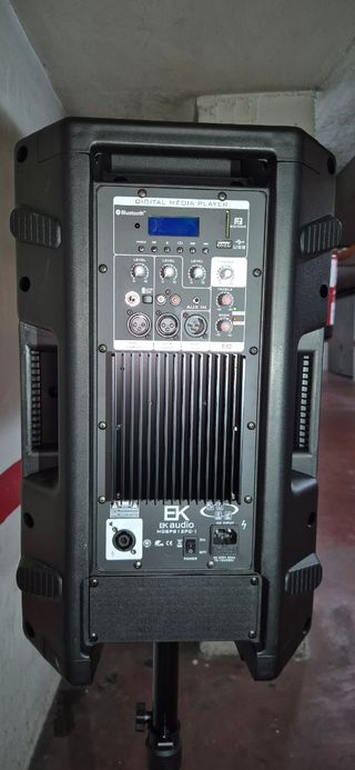Altavoces EK audio 1200 vatios.
