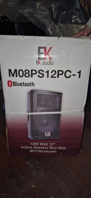 Altavoces EK audio 1200 vatios.