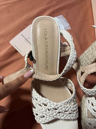 Tacones Lola Casademunt blancos